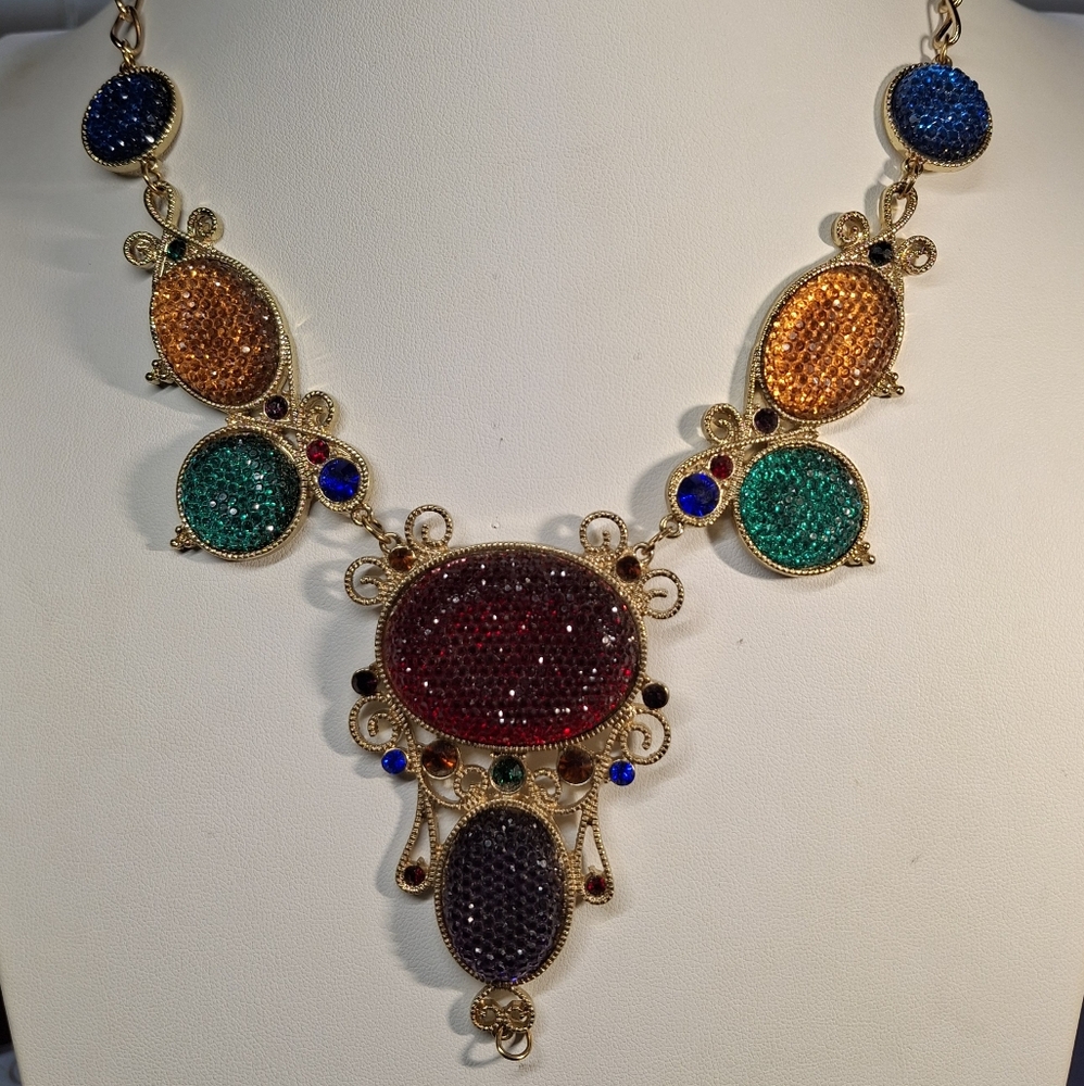Necklace and earring set